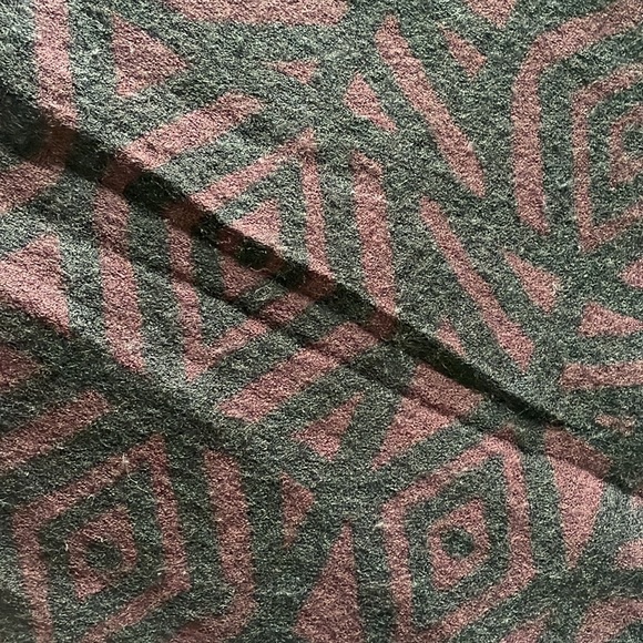 Aritzia Pop Art Blanket Scarf - Picture 2 of 2